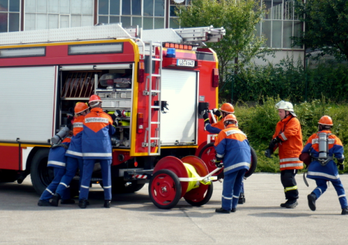 Die Jugendfeuerwehr in Aktion Jugendfeuerwehrübung am Tag der offenen Tür