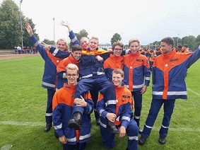 Jugendfeuerwehr bei
erstmaliger Abnahme der Leistungsspange 2018